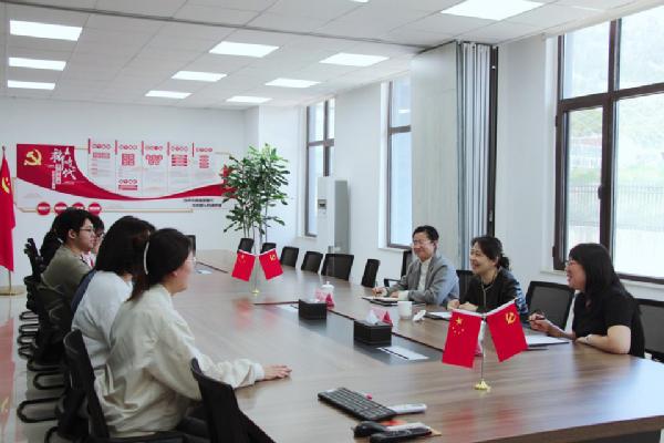 职通未来|深化产教融合，情系实训学子——williamhill威廉希尔官网赴英谷教育产业基地走访调研
